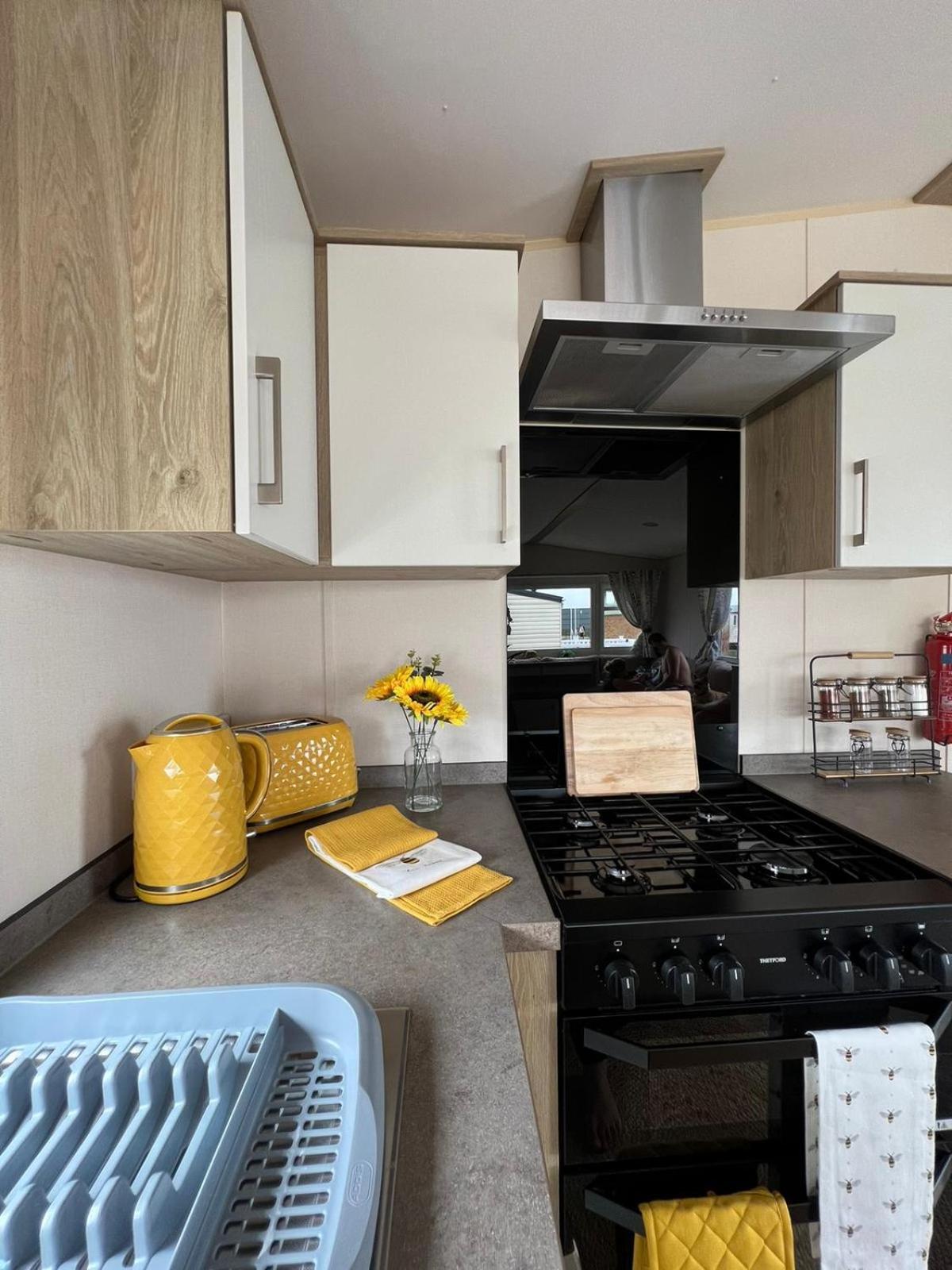 Luxurious Three Bedroom Caravan Jaywick Sands Exterior foto